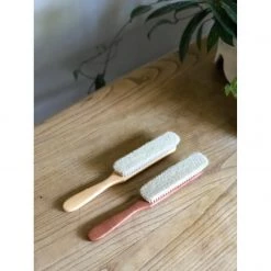 The Plant Society 26 THE PLANT SOCIETY Plant Care Goat Hair Foliage And Dust Brush