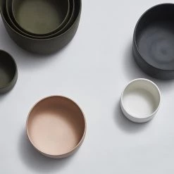 THE PLANT SOCIETY Medium Planters Esko Planter In Sand