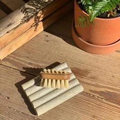 THE PLANT SOCIETY Nail Brush Lovisa By Iris Hantverk Plant Care