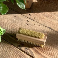 THE PLANT SOCIETY Nail Brush Simple By Iris Hantverk