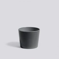 THE PLANT SOCIETY Botanical Family Pot In Anthracite By HAY