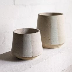 THE PLANT SOCIETY Mid White Planter By Penelope Duke All Planters