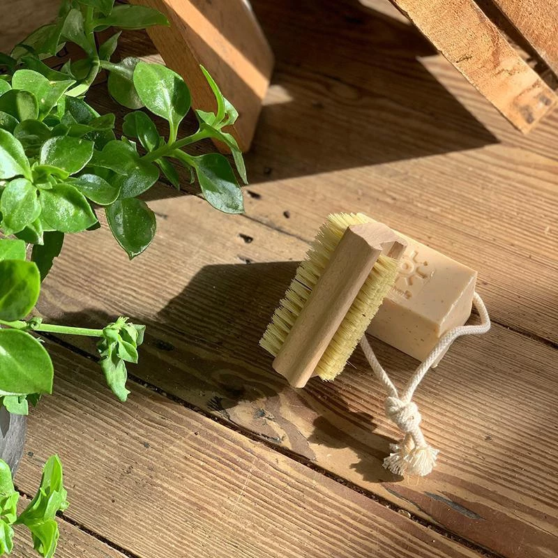 THE PLANT SOCIETY Nail Brush Simple By Iris Hantverk 5 THE PLANT SOCIETY Nail Brush Simple By Iris Hantverk